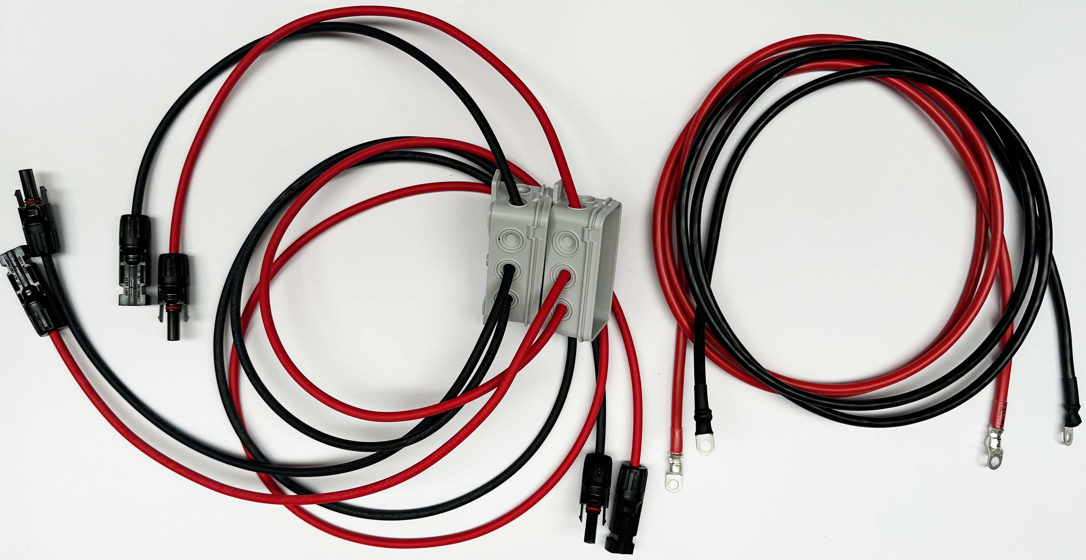 Komplettset, Solarkabel 2-String, 
Inhalt inkl. Steckverbinder (13090/91)
je 20 m Kabel rot und schwarz, 6,0 mm²
2 x Y-Block rot und schwarz (13092)
2 x Akkuanschluss 2 m,  rt/sw mit M6 Ring
und Batterieschalter (13103)
***Auch im Jahr 2025 Mwst. 0%