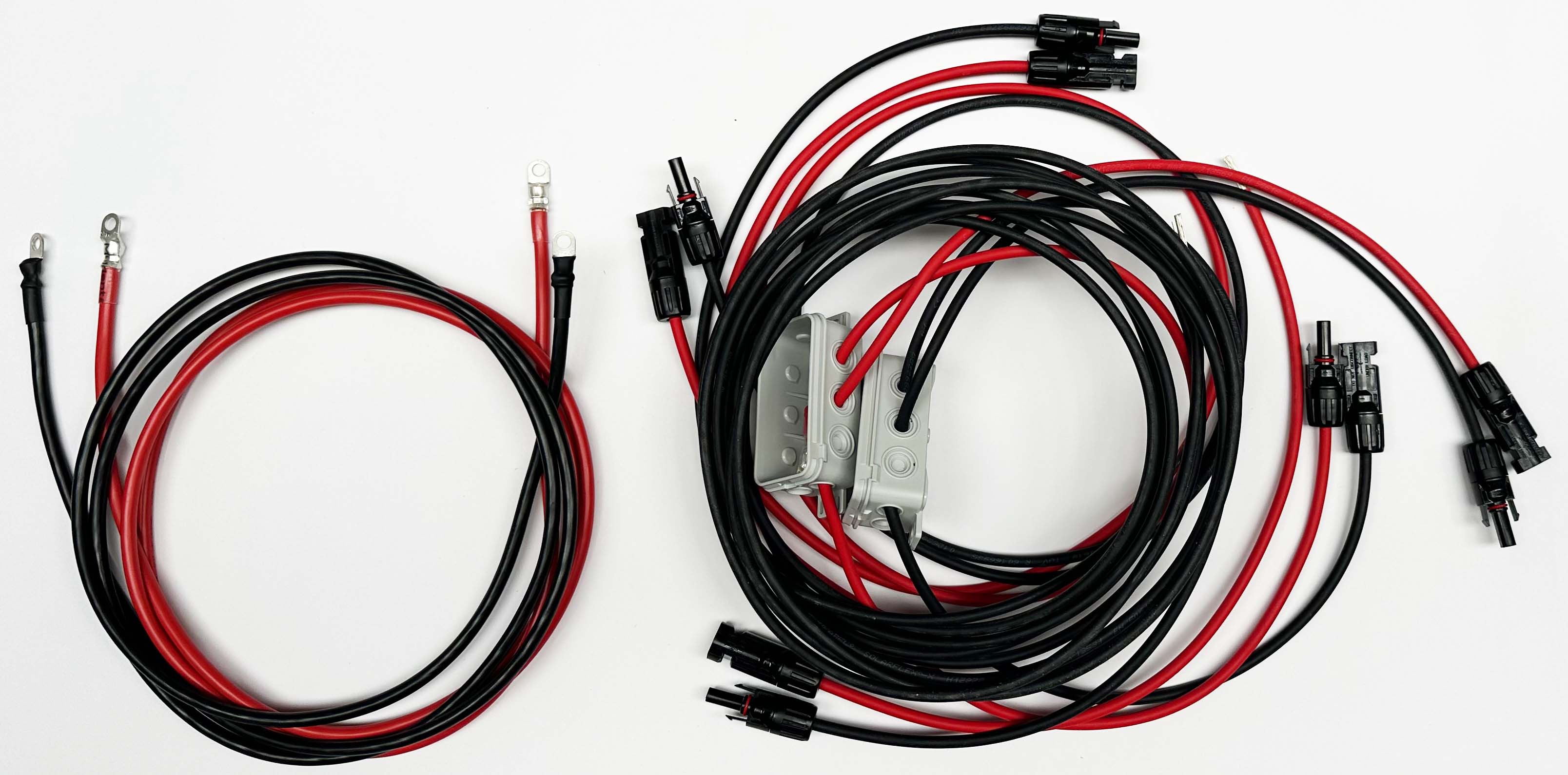 Komplettset, Solarkabel 4-String
Inhalt inkl. Steckverbinder (13090/91)
je 20 m Kabel rot und schwarz, 6,0 mm²
2 x Y-Block rot und schwarz (13094)
1 x Akkuanschluss 2 m,  rt/sw mit M6 Ring
und Batterieschalter 13103
***Auch im Jahr 2025 Mwst. 0%***