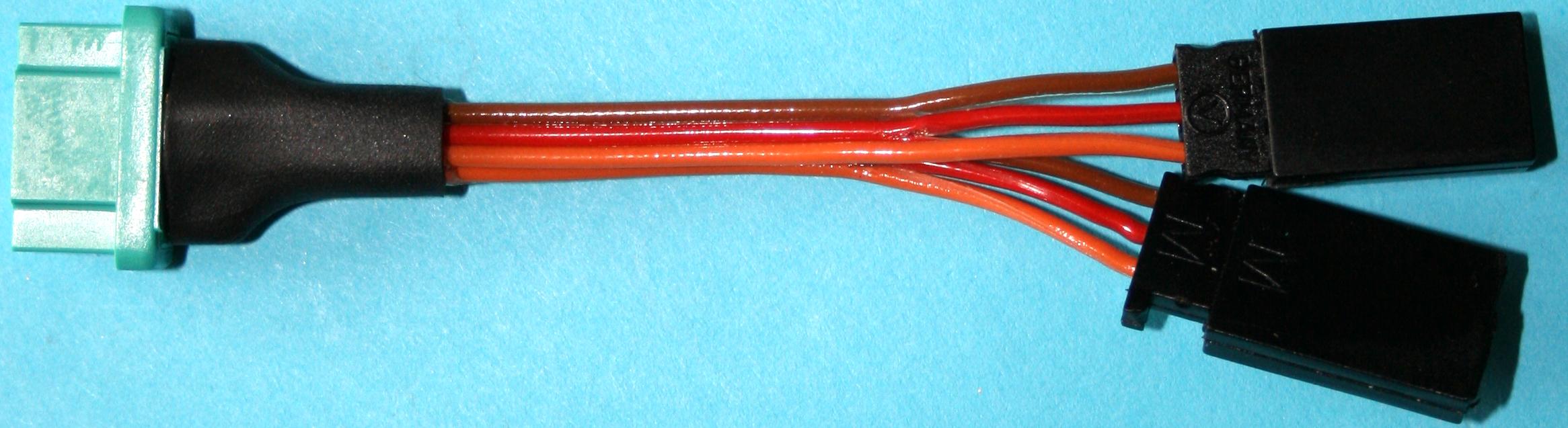 Flächenverbindung (Tragfläche), 25 cm |
PVC, 3 x 0,25 mm², mit Hochstrombuchse,
auf 2 x Futaba Gegenkabel, verpackt
- Made in Germany -