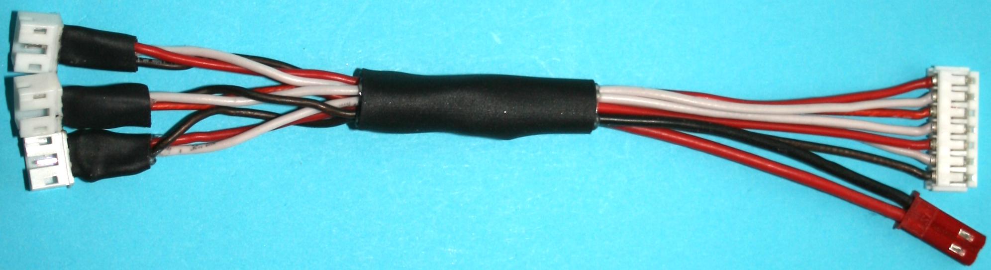 Ladeadapter für 3 x MCPX-2-S-Akkus |
mit BEC-Ladebuchse
0,25 mm², PVC, 15 cm, verpackt