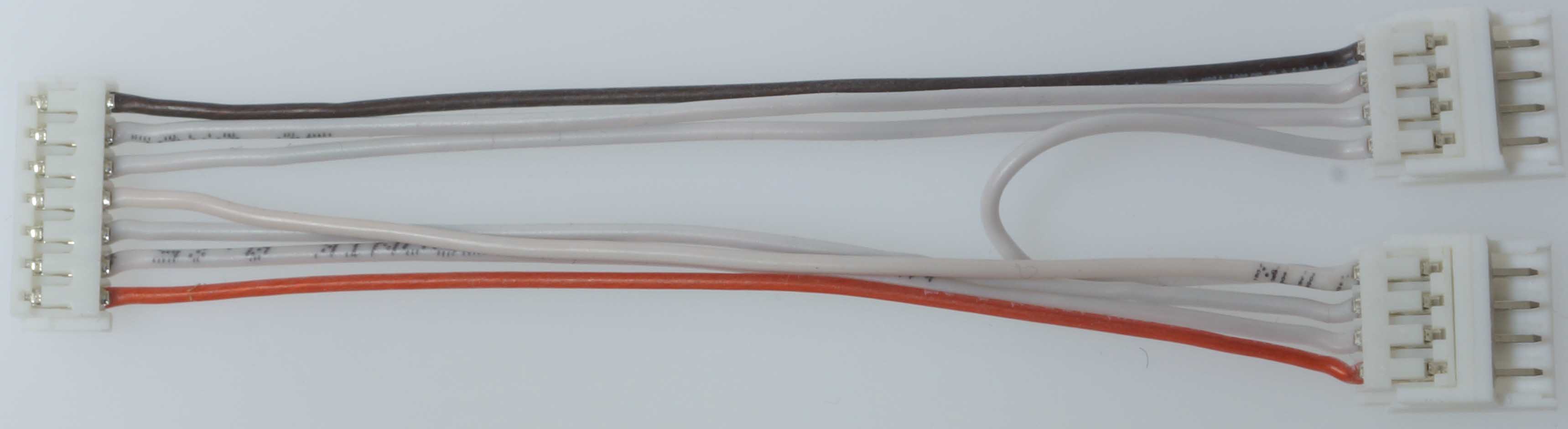 Balanceradapterkabel |
7-polig EH-Bu. auf 2 x 4-polig EH-Stecker, 
7 x 0,25 mm² Silikon, 10 cm, verpackt, 
für 2 x 3-Zeller-EH-Akkus auf 6S-EH, 
- Made in Germany -
