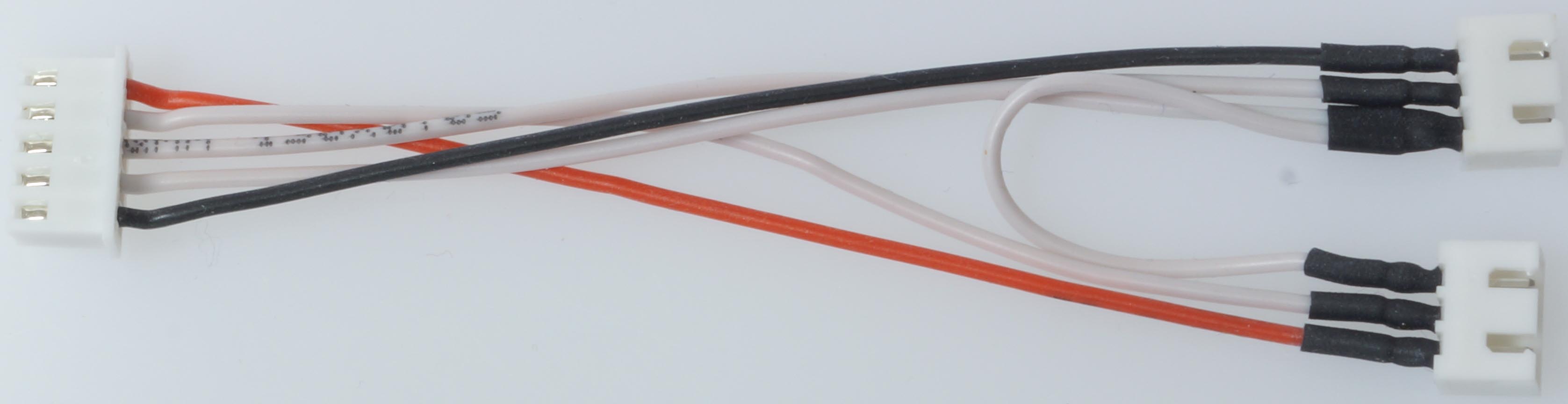 Balancer-Adapterkabel |
5-polig XH-Buchse auf 2 x 3-pol XH-Stecker, 
5 x 0,25 mm², Silikon, 10 cm, verpackt, 
2 x 2-Zeller XH-Akkus auf 4S-XH, 
- Made in Germany -