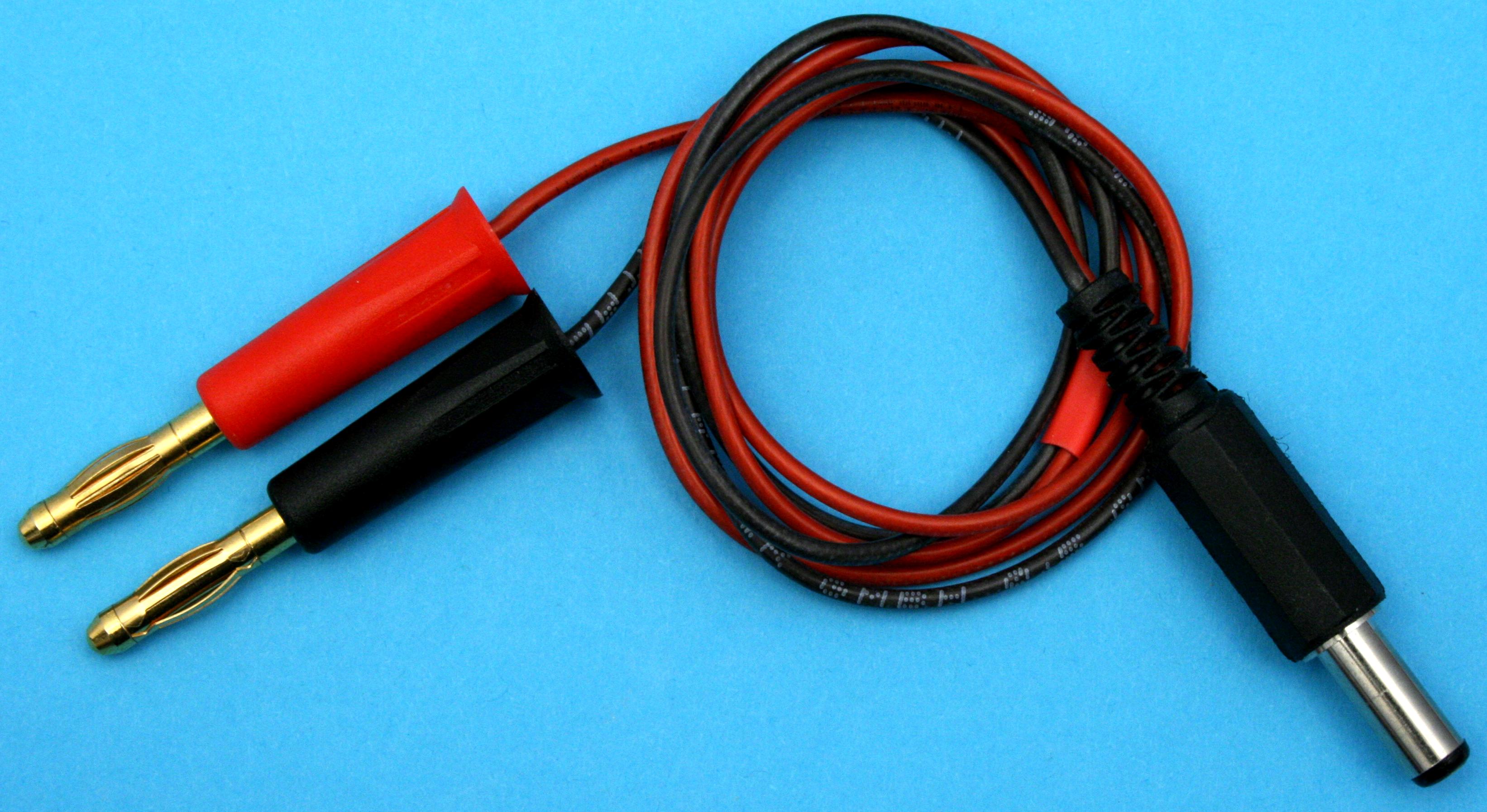 Senderladekabel Graupner |
mit 2,1 mm DC-Stecker, +Pol außen, 
0,5 mm², Silikon, 50 cm, verpackt
- Made in Germany -