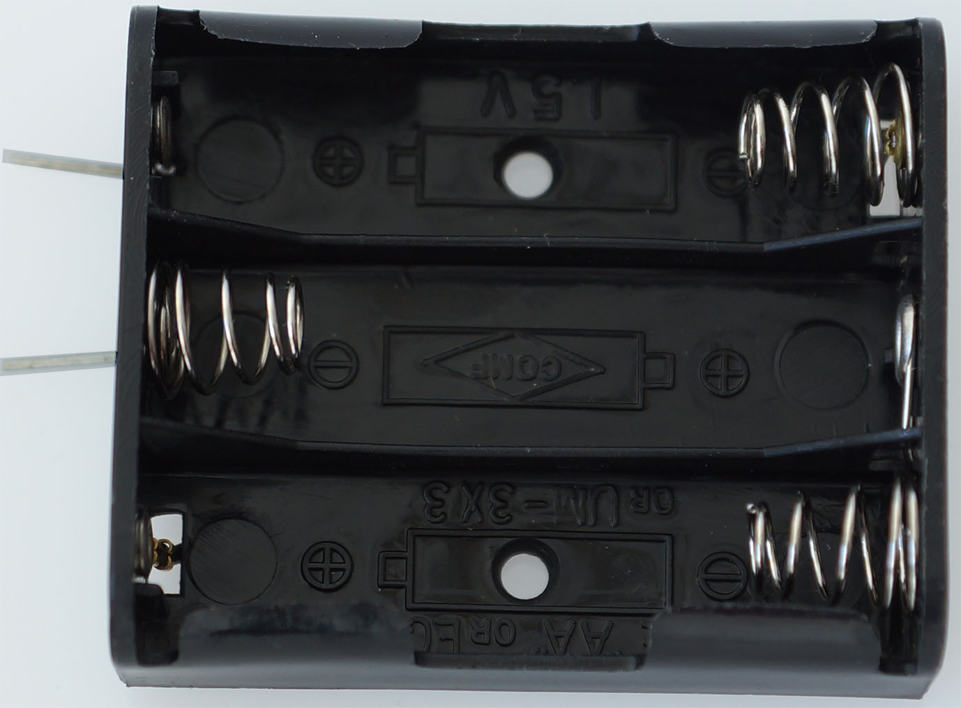 Batteriebox 3 x Mignon |
mit Lötanschluss für Leiterplatten, 
3 x nebeneinander, verpackt