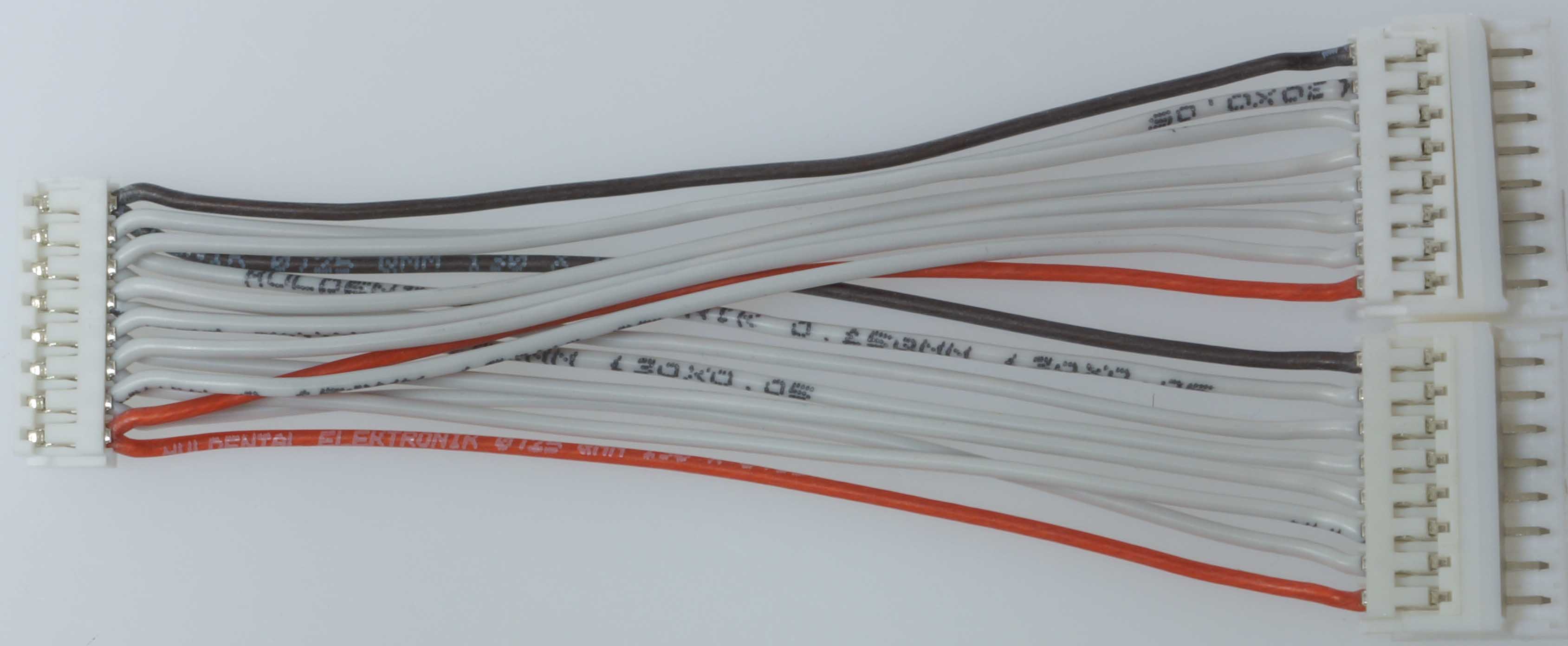 Balancer-Adapterkabel |
2 x 8-pol. EH-Stecker auf 8-pol. EH-Buchse 
8 x 0,25 mm², Silikon, 10 cm, lose, 
2 x 7-Zeller EH-Akkus parallel auf 1 x S7-EH
- Made in Germany -