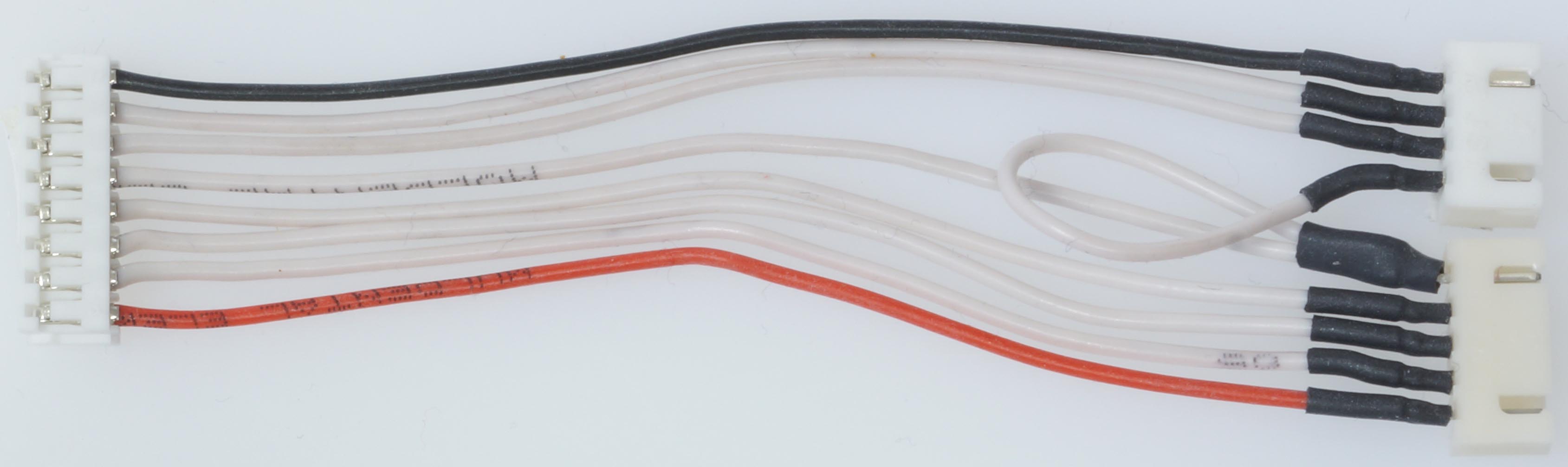 Balancer-Adapterkabel |
8-pol. EH-Bu. auf 1 x 4-, 1 x 5-pol. XH-St., 
8 x 0,25 mm², Silikon, 10 cm, lose, 
1 x 3- und 1 x 4-Zeller XH-Akku auf 7S-EH
- Made in Germany -