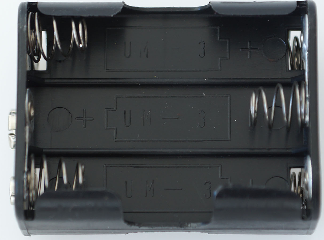 Batteriebox 6x Mignon |
mit Druckknopfanschluss, 
3x oben, 3x unten, lose