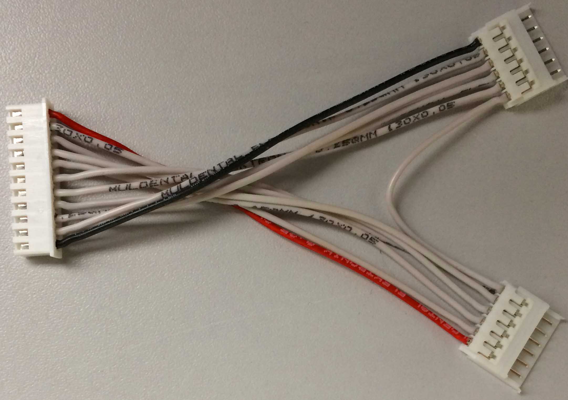 Balancer-Adapterkabel |
11-polig XH-Buchse auf 
2 x 6-pol.  EH-Stecker, 
15 x 0,25 mm², Silikon, 10 cm, verpackt, 
2 x 5-Zeller-EH auf 10S-XH
- Made in Germany