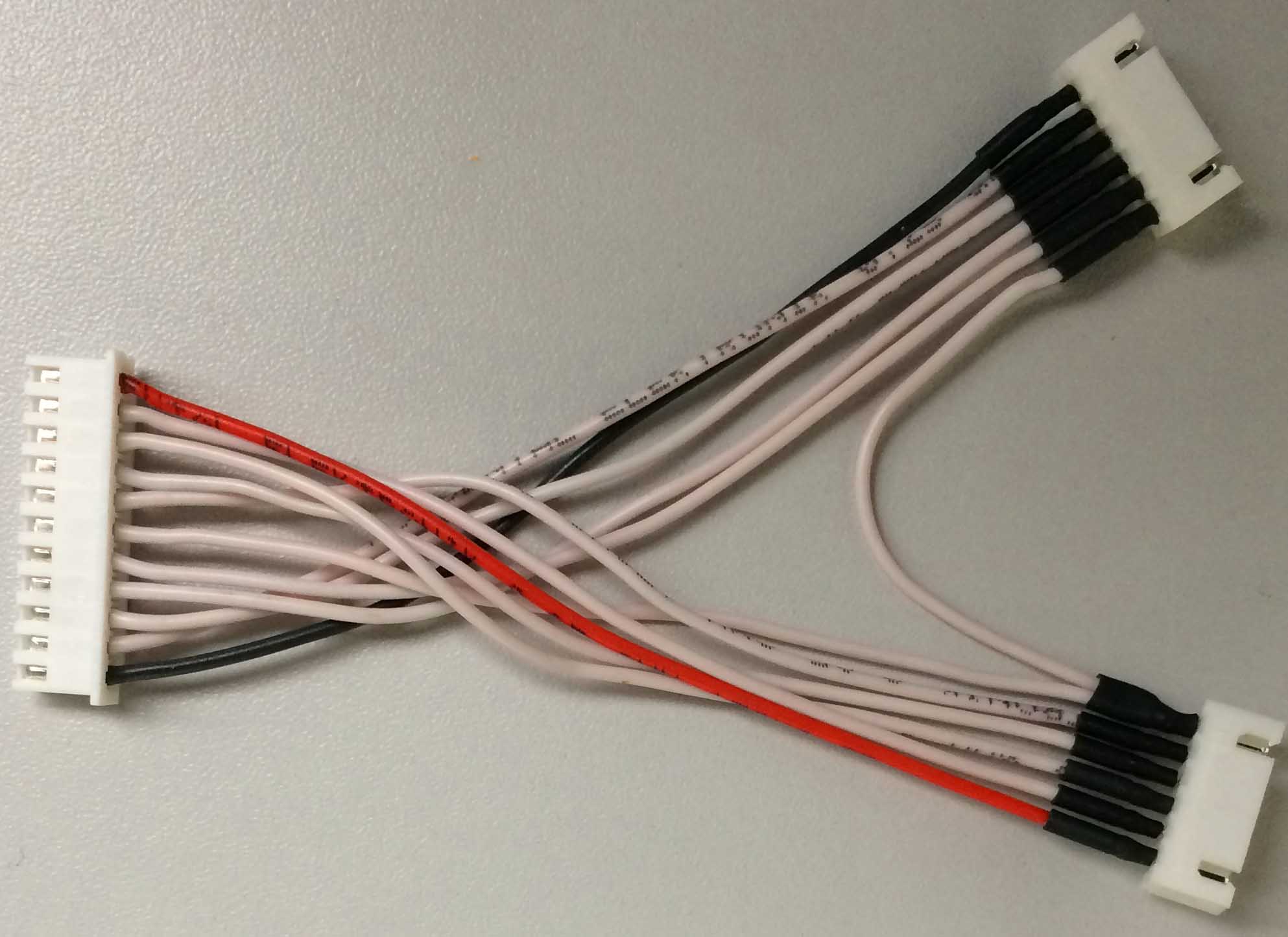 Balancer-Adapterkabel |
11-pol XH-Buch. auf 1 x 6 + 1 x 6-pol. 
XH Stecker, 11 x 0,25 mm², Silikon, 10 cm, 
5 + 5-Zeller XH-Akkus auf 10S-XH, verpackt
- Made in Germany -