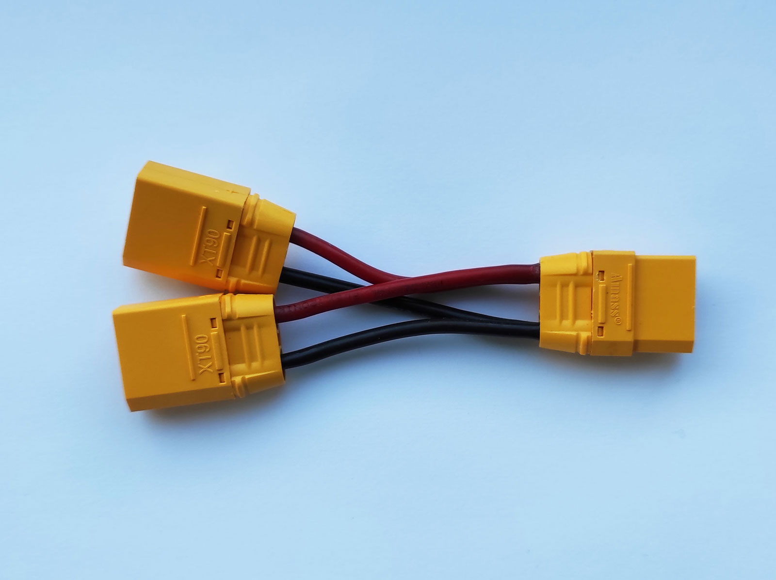 XT90-T-Kabel (2 Akkus parallel) | 
2,5 mm², Silikon, 7 cm, lose
- Made in Germany -