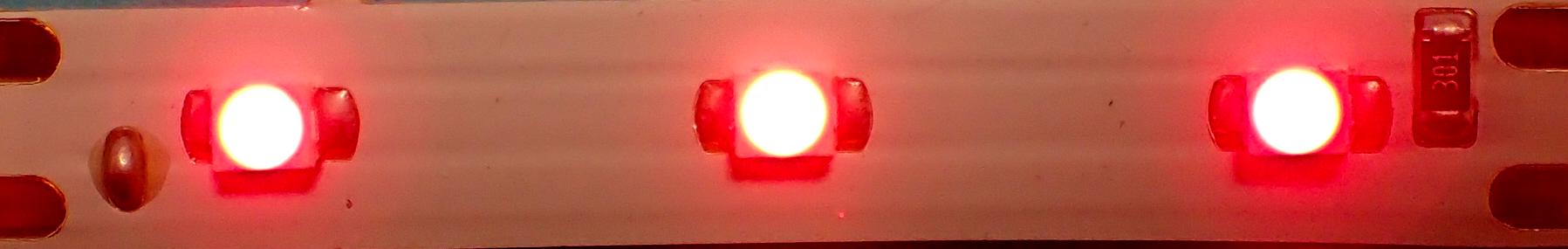 SMD-LED, rot, 12 V, 3-er Streifen |
mit 470 ohm Widerstand