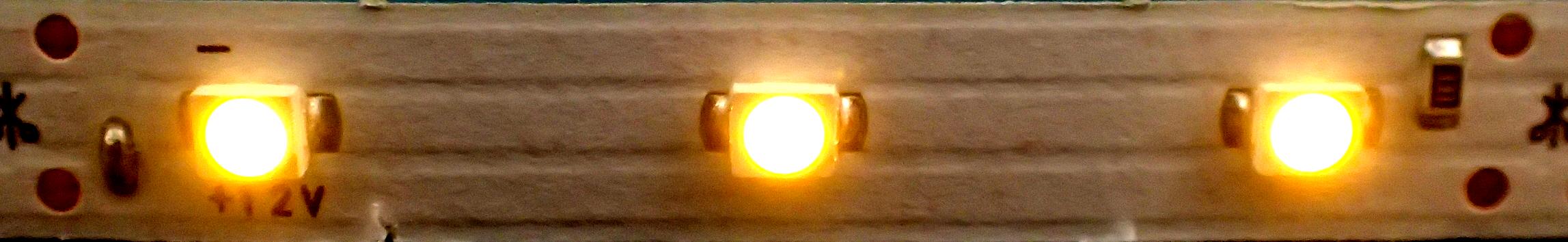 SMD-LED, gelb, 12 V, 3-er Streifen |
mit 470 ohm Widerstand