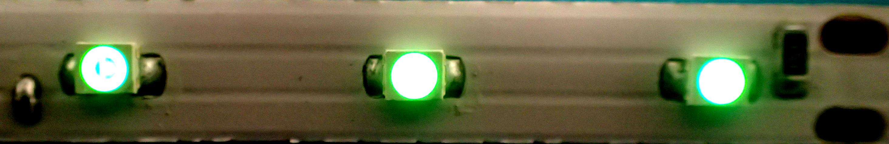 SMD-LED, grün, 12 V, 3-er Streifen |
mit 470 ohm Widerstand